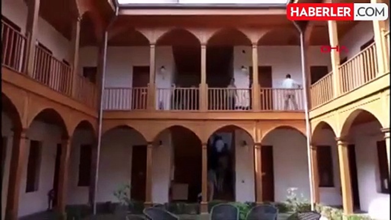 Vakıf Haftası etkinlikleri kapsamında gençler ecdat yadigarı kültür eserlerini gezdi