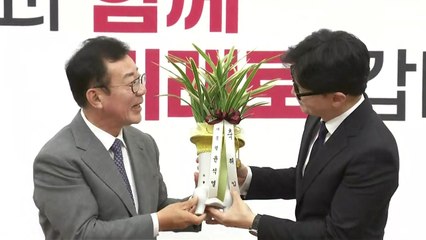 尹, 한동훈에 축하 난..."여당·정부 한 몸 돼야" / YTN