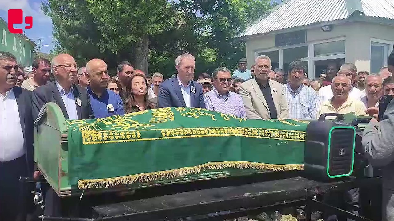 DEM Parti Eş Genel Başkanı Tuncer Bakırhan'ın dün vefat eden annesi İpek Bakırhan'ın cenaze namazı kılındı