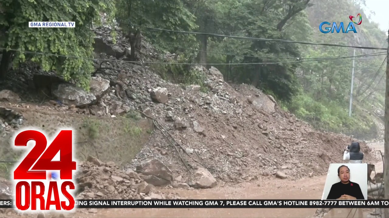 Bahagi ng bundok, gumuho dahil sa malakas na ulan; mga motorista na-stranded | 24 Oras