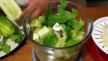 Senza alcol ma con gusto: cocktail analcolico al cetriolo e menta