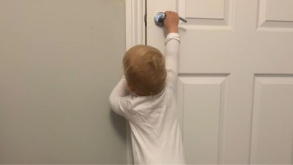 Mom records hilarious chatter between her adorable twin girls