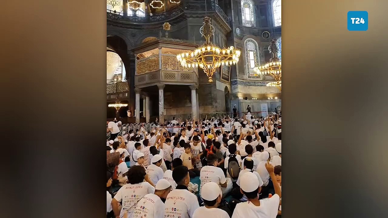 TÜGVA'dan Ayasofya’da gövde gösterisi: 7 bin ço...