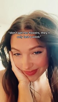 Elevate your jewelry collection with our rose acrylic necklace in a charming jewelry box design Perfect for gifting or treating yourself!