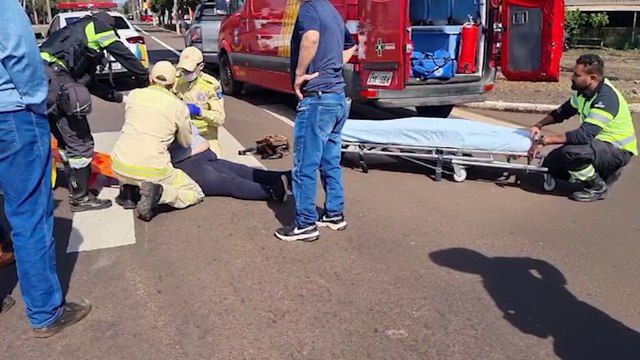 Mais um acidente é registrado no cruzamento da Avenida Piquiri com a Rua Antonina; Duas pessoas ficam feridas