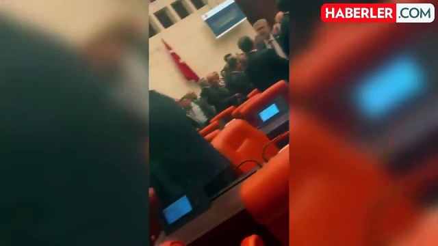 TBMM'de ortalık savaş alanına döndü! AK Partili Karaismailoğlu, DEM Parti'li Bozan'a yumruk attı