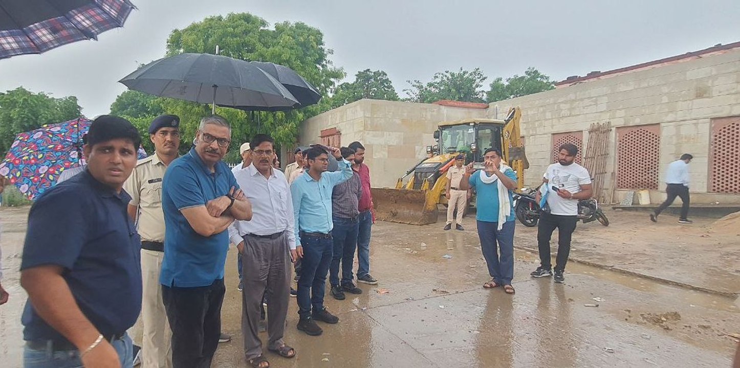 अमृत भारत रेलवे स्टेशन योजना : एक साल होने को ह...