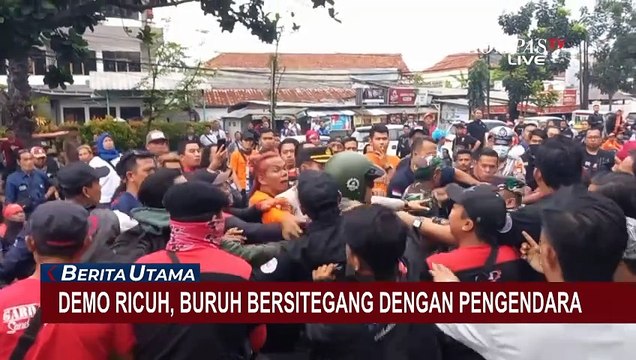 Unjuk Rasa di Depan kantor Disnakertrans Jabar Berlangsung Ricuh