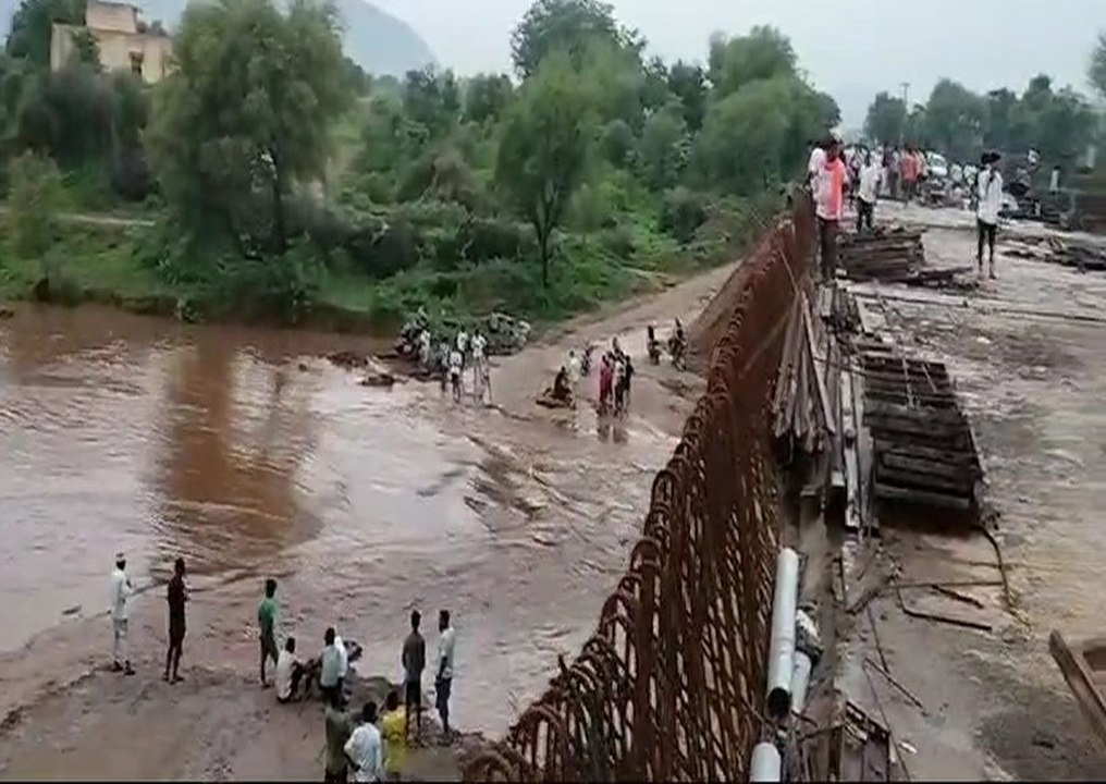 रूपारेल में फिर आया उफान, स्टेट हाईवे 44 का अलव...