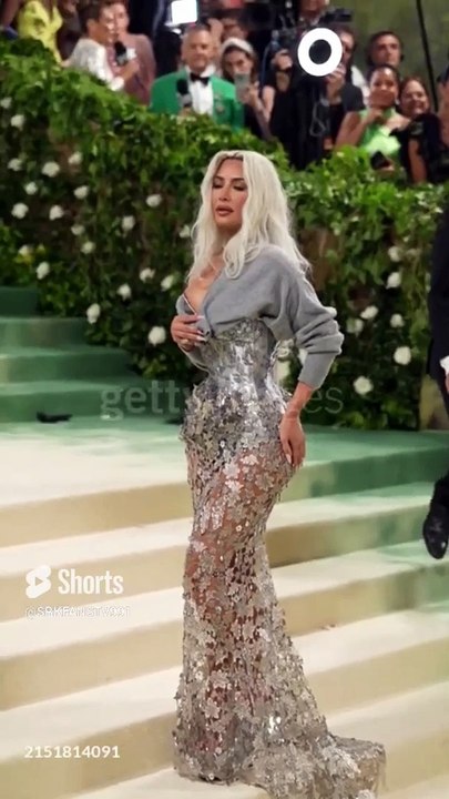 mere raqshe qamar new version#trending#songs#kimkardashian#fashion#shortsfeed