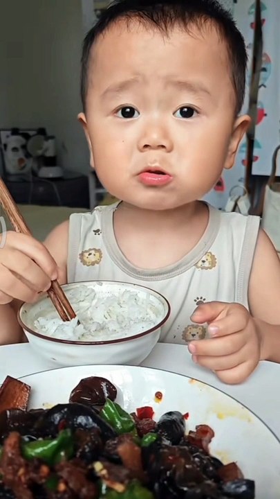 See how the child is eating, mashallah