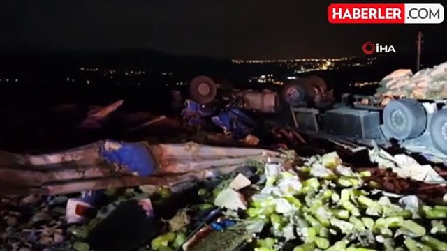 Mersin'de tır devrildi: 1 ölü