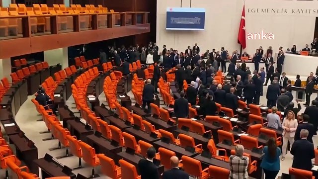 Vergi kanun teklifi görüşmelerinde gergin anlar: MHP’li ve İyi Partili vekiller arasında arbede!