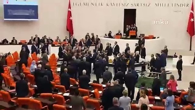 TBMM'de vergi kanun teklifinin görüşmelerinde kavga
