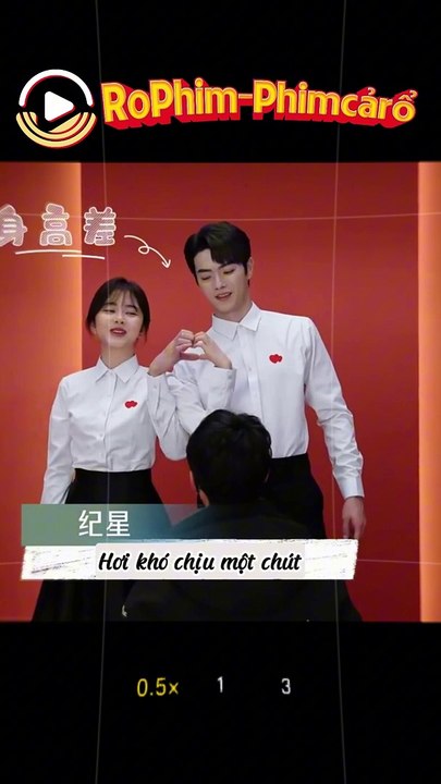 Diễn vai tổng tài bá đạo uổng công rồi, đổ sông đổ bể hết rồi Đạo diễn toàn bày cho hai người chụp ảnh cưới mấy cái kiểu cute đồ thôi