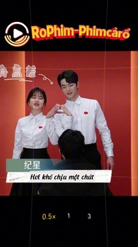 Diễn vai tổng tài bá đạo uổng công rồi, đổ sông đổ bể hết rồi Đạo diễn toàn bày cho hai người chụp ảnh cưới mấy cái kiểu cute đồ thôi