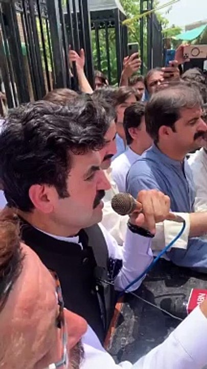 *_‏شیر افضل مروت صاحب بنوں احتجاجی دھرنا میں پہنچ گئے۔۔‏_*