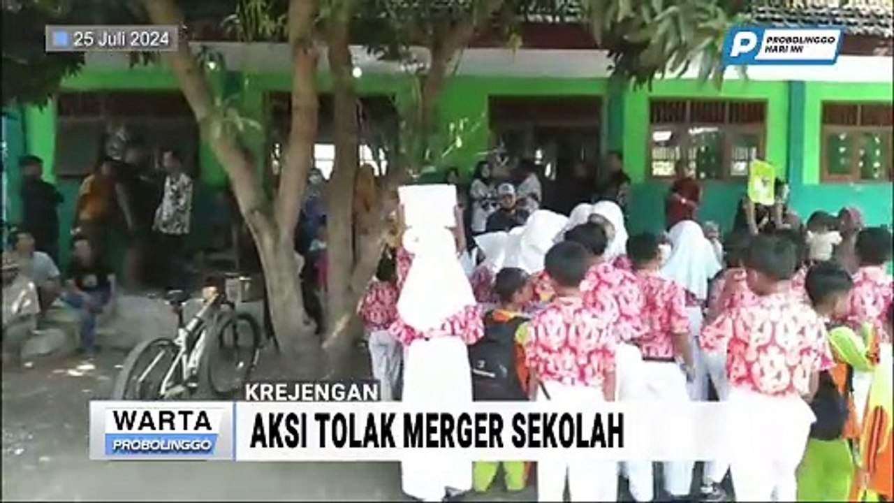 Siswa dan Wali Murid SDN Widoro Menggelar Aksi Tolak Merger Sekolah