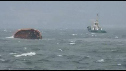 Filippine, affonda petroliera con 1,4 milioni di litri di carburante