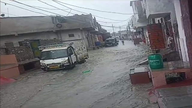 Monsoon: छाता-रेनकोट लेकर चलें साथ...सड़कें बनी दरिया, कॉलोनियों में भरा पानी, राजस्थान में बारिश का लेटेस्ट अपडेट