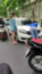 คลิปล่าระทึก ชนแล้วหนี คู่กรณีเกาะกระโปรงรถ แยกวชิระ มุ่งหน้าสะพานกรุงธน