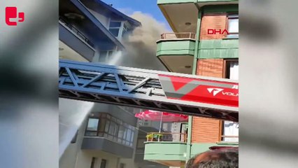 Üç katlı binanın üst katında çıkan yangında balkonda mahsur kalan çocuk kurtarıldı