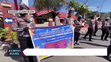 Polisi Bagi Helm Dan Coklat Gratis Saat Operasi Patuh