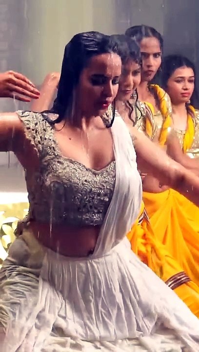 Pujita_Ponnada_Rain_Dance_Scene___#shorts_#trending_#folksong_#newfolksongs_#pujithaponnada