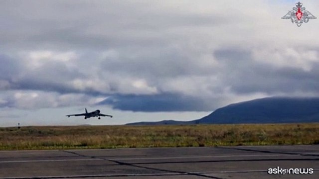 Bombardieri russi e cinesi in sorvolo congiunto di una zona vicina all'Alaska
