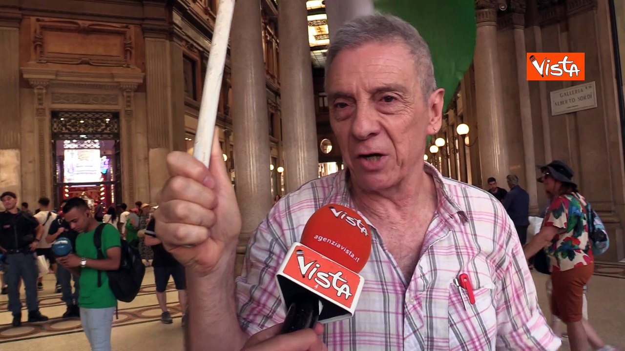 "Non si pu? accogliere un criminale di guerra", Herzog contestato fuori da Palazzo Chigi