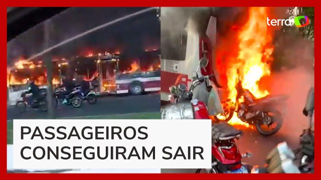 Ônibus e moto pegam fogo após acidente em São Paulo