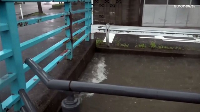 شاهد: أمطار غزيرة تضرب شمال اليابان وتسبب فيضانات وانهيارات أرضية