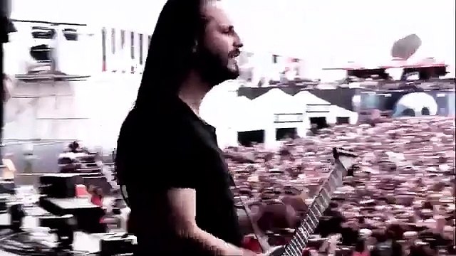 Gojira chante Stranded au Hellfest