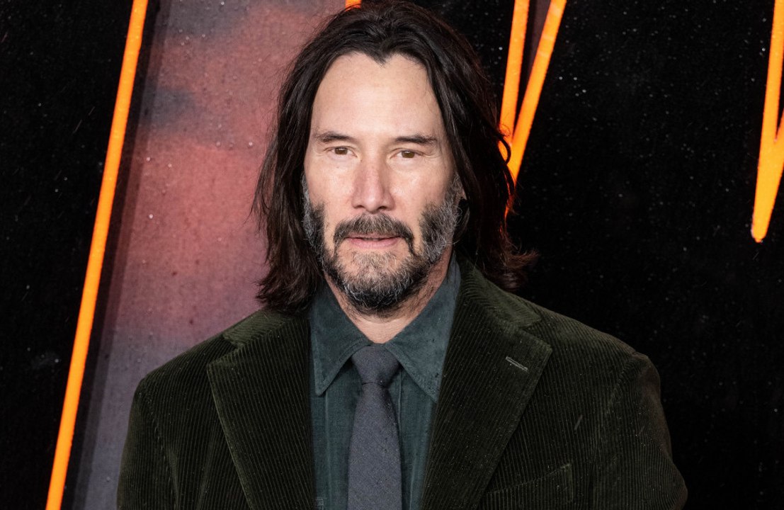 キアヌ・リーブス、新作映画で膝を「ポテトチップス的」骨折