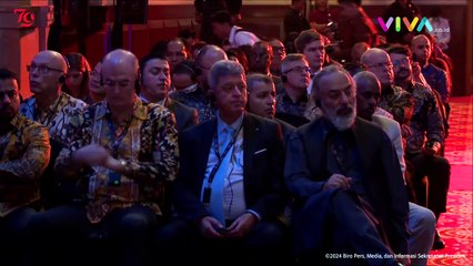 Jokowi Berikan Golden Visa Pertama untuk Pelatih STY