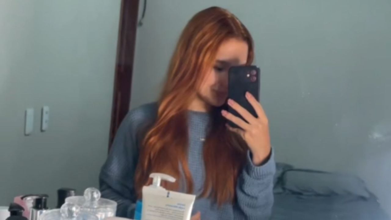 Woman accidentally shaves part of her eyebrow; her and husband's reactions are hilarious!