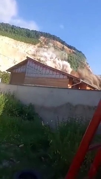 "La montagne est tombée" : éboulement impressionnant ce jeudi à La Rivière, près de Rovon