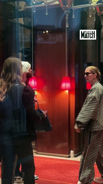Céline Dion papote avec son fils René-Charles avant de rencontrer ses fans à Paris