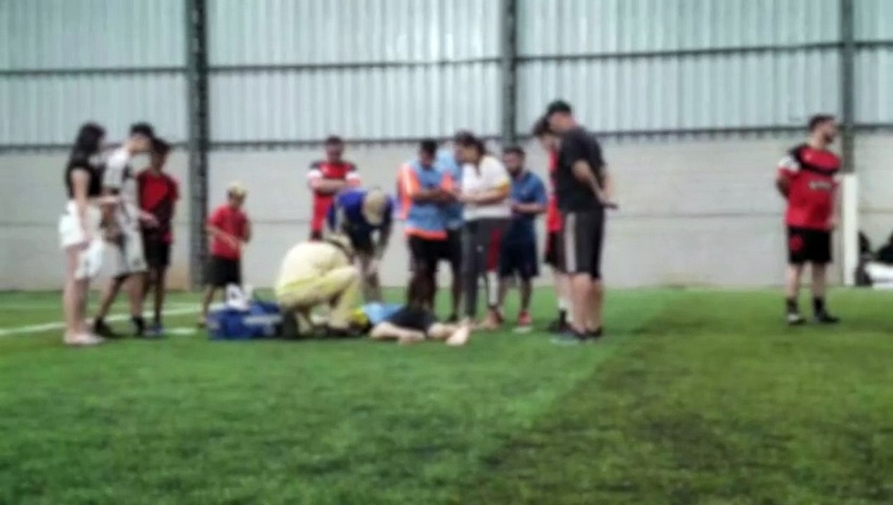 Jovem sofre lesão durante partida de futebol no Santo Onofre