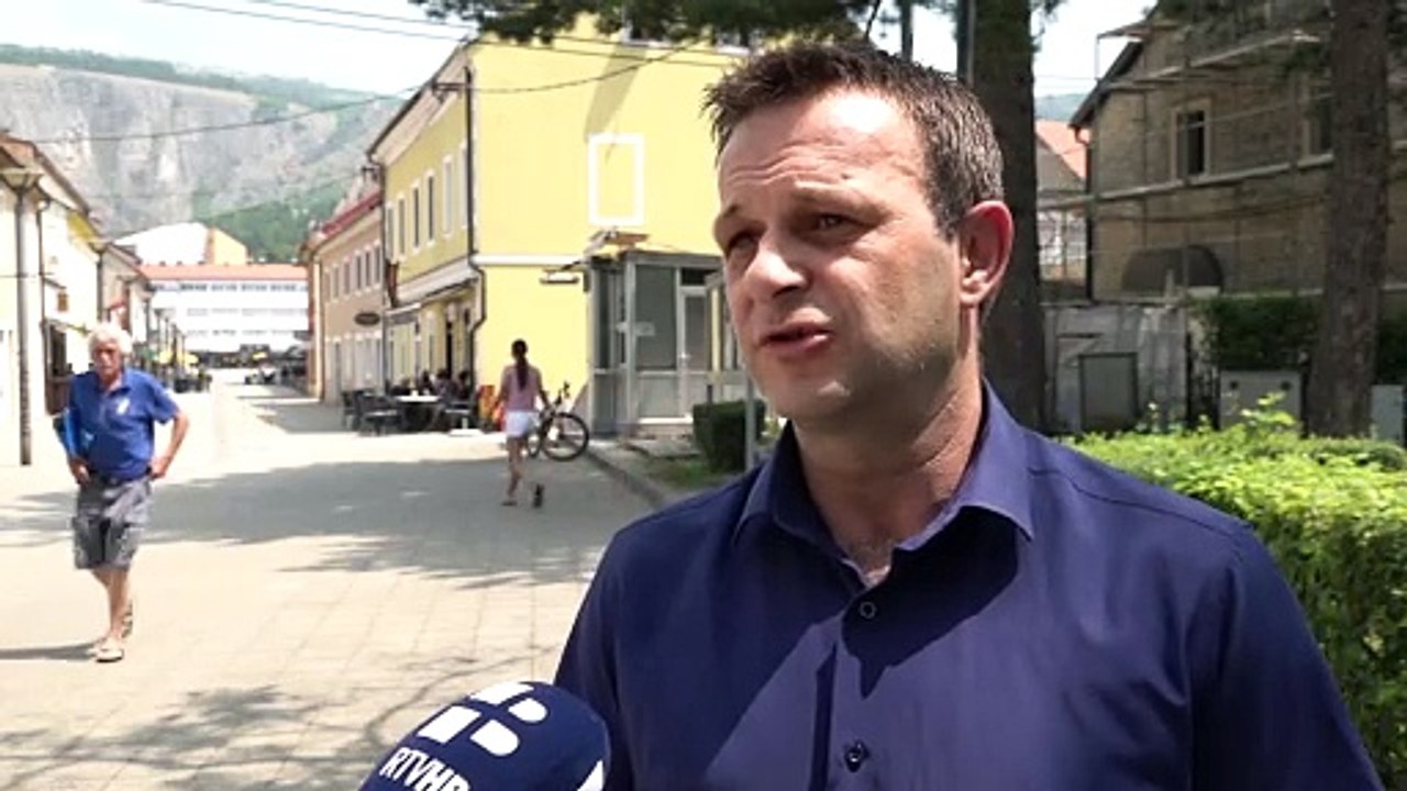 20 07 Zabranjeno spaljivanje trave u Livnu