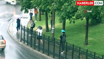 Kartal'da Aniden Bastıran Yağmur Vatandaşlara Zor Anlar Yaşattı