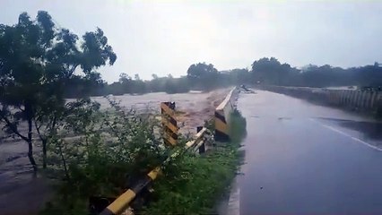 Bridge connecting from Vyara to Dang Zakhari river flooded near Dolara village