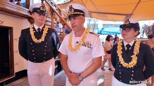 Nave Vespucci arriva alle Hawaii, calorosa accoglienza a Honolulu