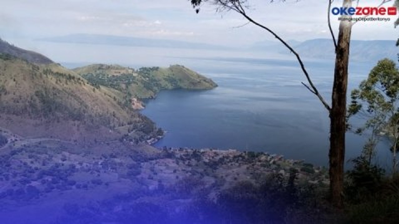 Nikmati Berakhir Pekan Mengunjungi Indahnya Danau Toba dari Ketinggian