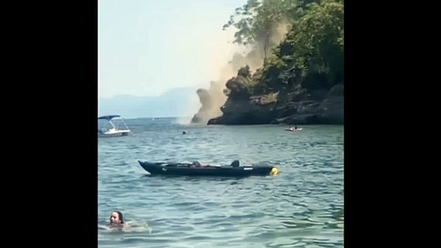 Bacoli, dopo la scossa viene giù il costone