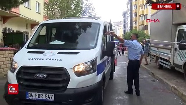 Kartal’da 4 katlı binanın çatısı çöktü: Bina tahliye edildi