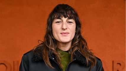 GALA VIDEO - Juliette Armanet : compagnon, enfant, famille… Que sait-on de sa vie privée ?