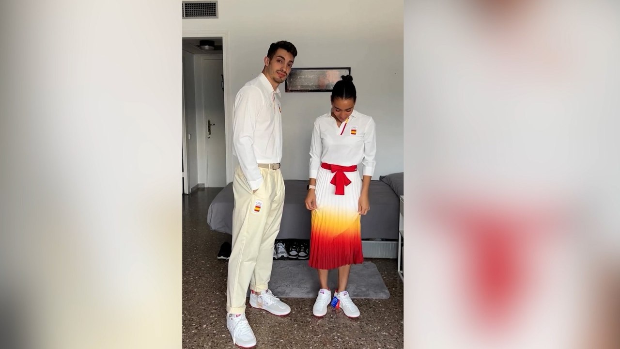 Los atletas olímpicos españoles enseñan su equipación para los Juegos Olímpicos de París