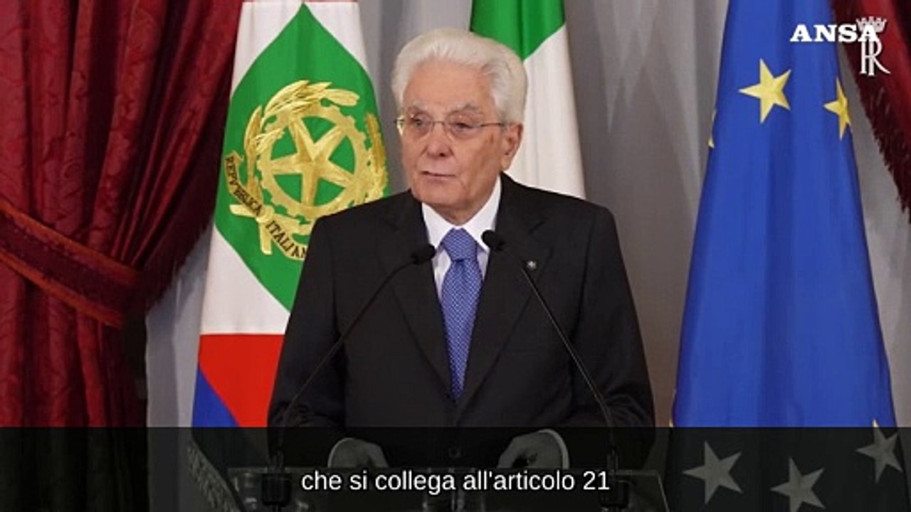 Mattarella: "Gli atti contro la libera informazione sono eversivi"