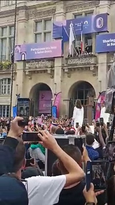 Laetitia Casta, Mohamed Bouafhsi et Pharell Williams, les trois derniers relayeurs en Seine-Saint-Denis
